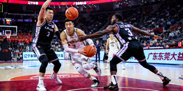 CBA总决赛辽宁本钢与广东东莞大益的激烈对抗